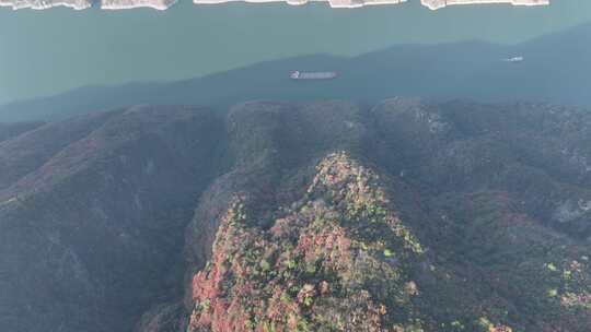 长江三峡巫峡红叶