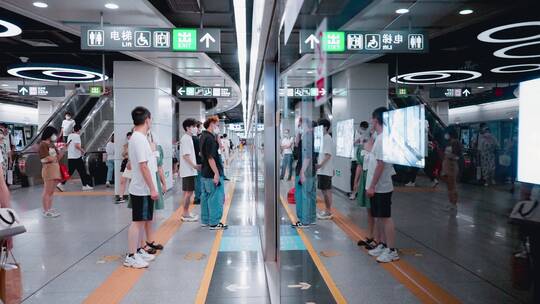 深圳地铁月台