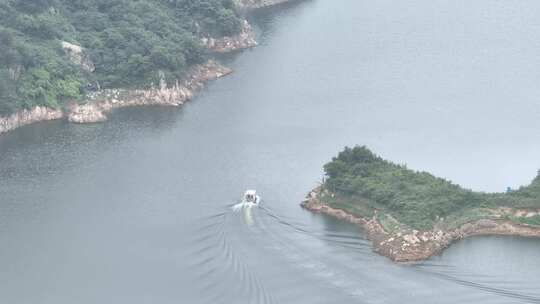 航拍龙潭湖大雾天气延时水库青山绿水大山