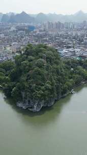 竖版航拍广西桂林漓江象鼻山5A景区