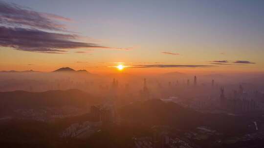 日出时分的城市全景风光