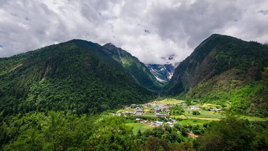 云南迪庆雨崩村梅里雪山自然风光延时