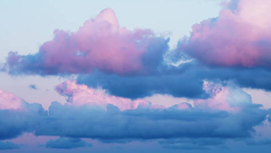 漂亮的粉色云朵