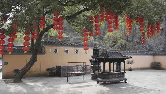 新昌大佛寺 寺庙里的香炉视频素材模板下载