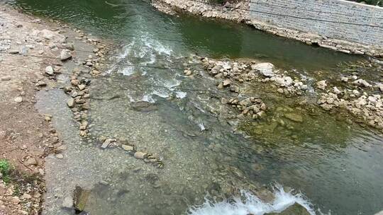 济南南部山区云河桥，野外山谷溪流玩水地