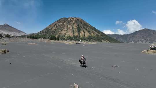 印尼爪哇岛布罗莫火山沙海航拍自然风光