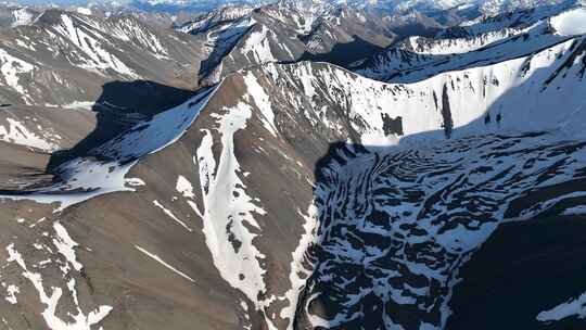 航拍西藏青藏高原雪山风景连绵不断气势如虹