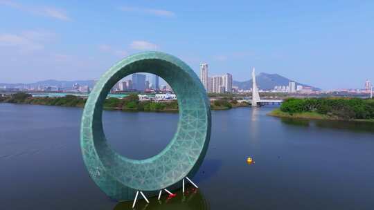 集美园博苑月光环湖畔圆环雕塑与城市景观