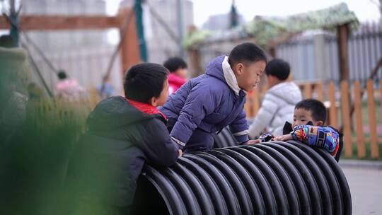 幼儿平衡力练习视频素材模板下载