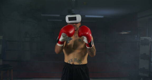 年轻人戴着虚拟现实耳机打拳击