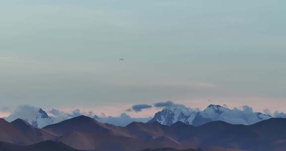 航拍西藏珠峰雪山壮丽风光