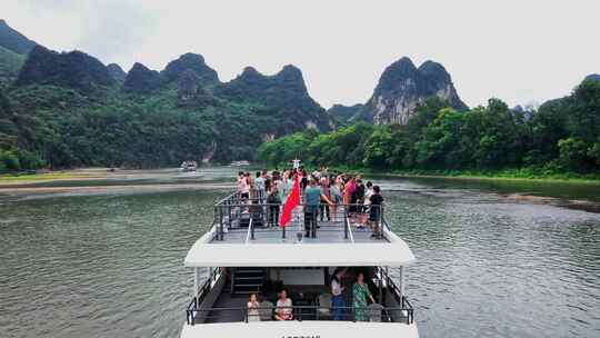 广西桂林黄牛峡漓江旅游船