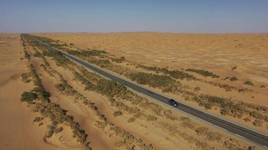新疆塔克拉玛干沙漠石油公路自驾游航拍