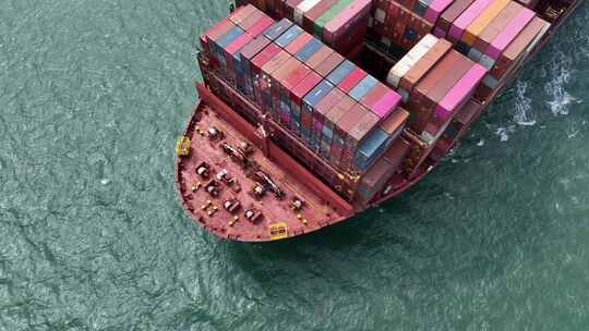 超大型货轮集装箱跨海贸易