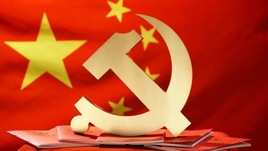 金色党徽飘扬的国旗特写宣誓