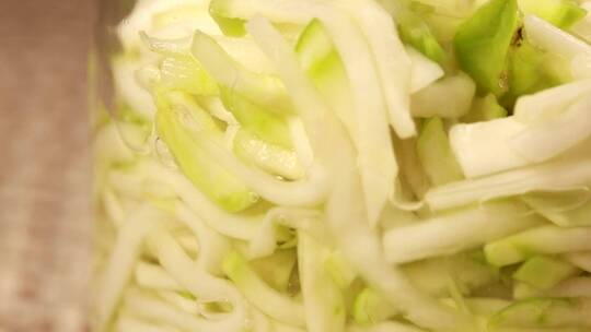 【镜头合集】泡菜坛子里的榨菜咸菜视频素材模板下载