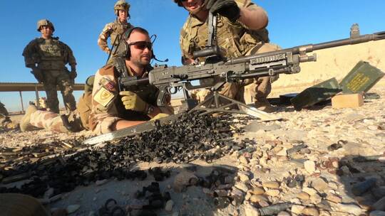 美国陆军士兵进行军事演习视频素材模板下载