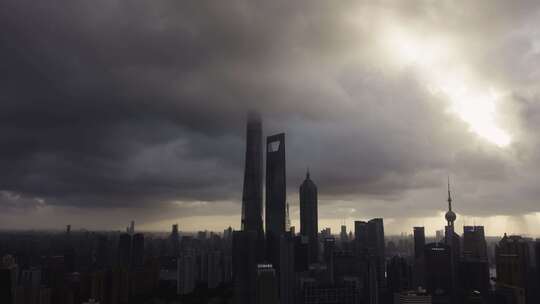 上海陆家嘴黄昏暴雨来临延时摄影航拍