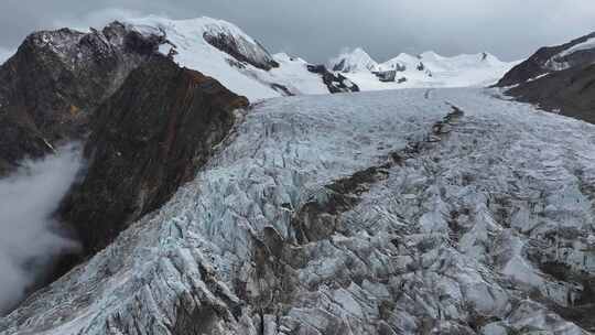 航拍四川第二高峰中山峰冰川冰塔林风光