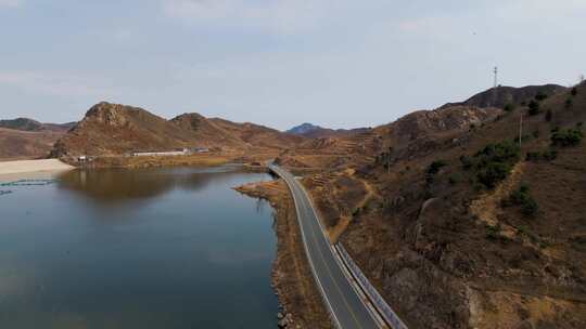 辽宁葫芦岛沿湖乡村公路航拍视频素材模板下载