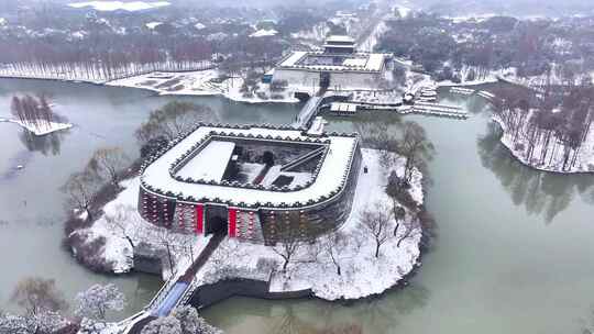 航拍瘦西湖景区园林大明寺观音山宋夹城雪景视频素材模板下载