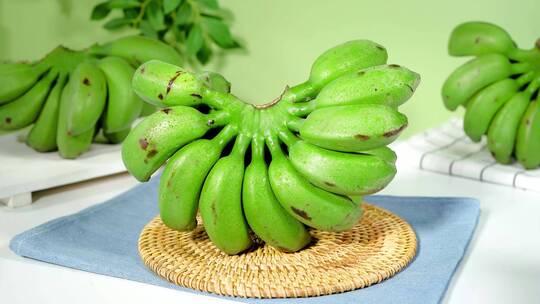 未成熟的绿香蕉展示