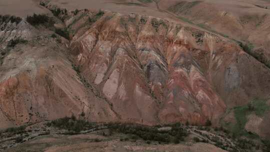 红色山脉的Kyzyl-Chin山谷也被称为阿尔泰的火星谷