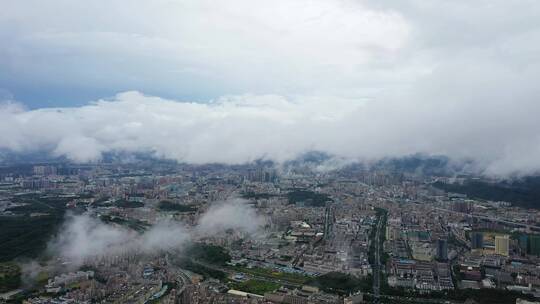 城市高空 低空云层飘动