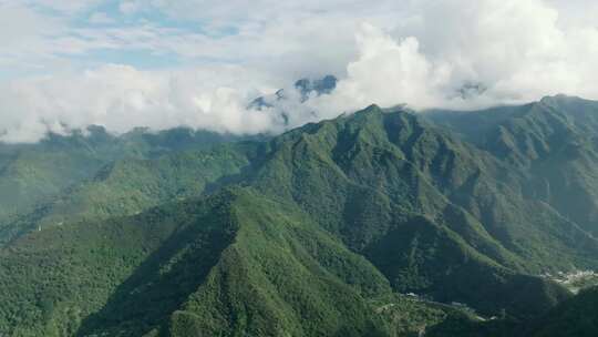 航拍陕西秦岭山脉圭峰山