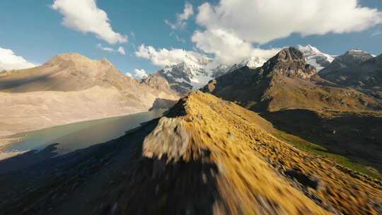 高山草甸湖泊自然风光航拍全景