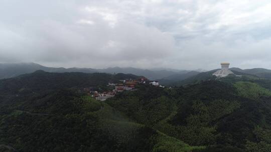 绍兴柯桥龙华寺雨景航拍云雾