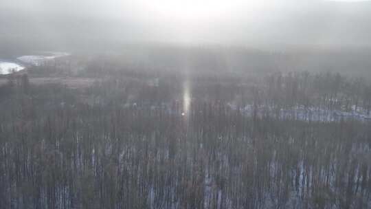 航拍冬季森林太阳雪