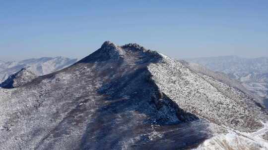 内蒙古呼和浩特马鬃山滑雪场缆车雪景航拍