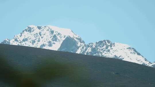 蓝天雪山