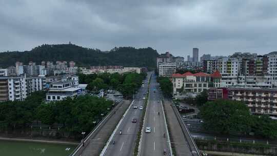 江门航拍蓬江大桥阴天城市建筑风光