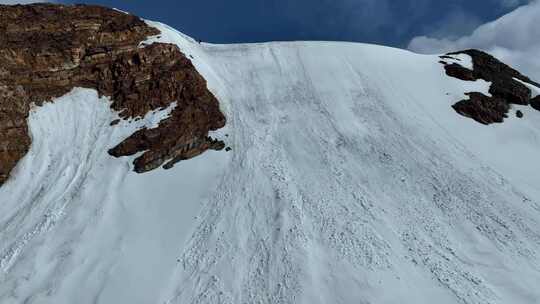 航拍四川甘孜沙鲁里山脉尼登贡嘎雪山