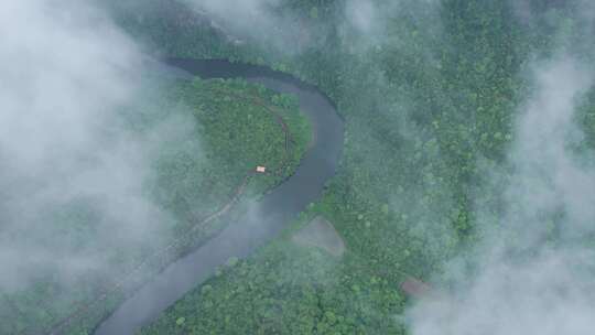 4K自然山峰河流烟雾缭绕航拍视频