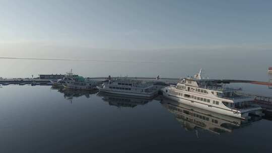 青海青海湖景区游艇码头航拍4K视频灰片