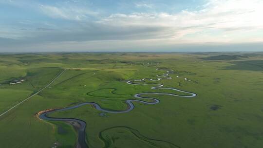 航拍内蒙古草原“天下第一曲水”莫日格勒河