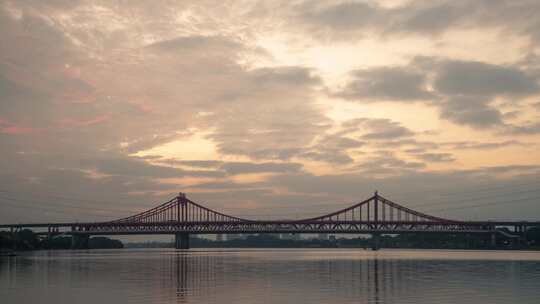 夕阳下的东莞东江大桥景观延时