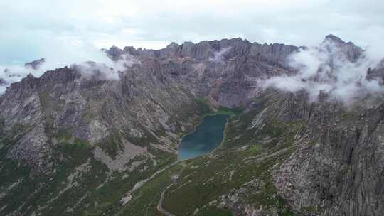 航拍川西旅游莲宝叶则高原湖泊自然风景