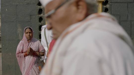 印度人在街头举办祈祷仪式视频素材模板下载