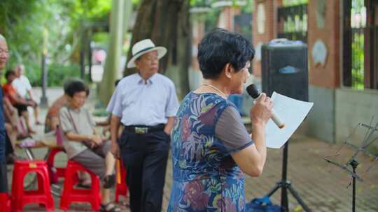 公园夕阳红老人团养老幸福演唱小城市