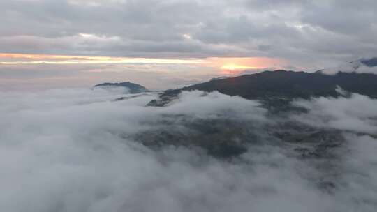 云南红河哈尼云海日落雨幕