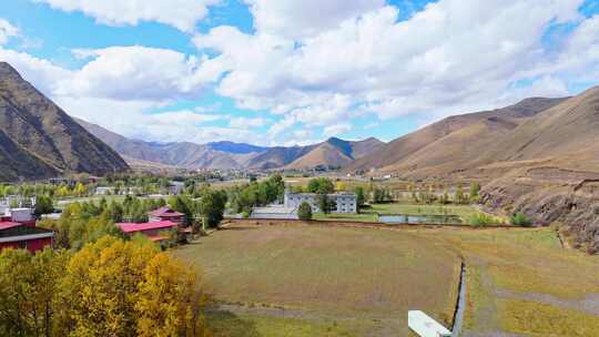 航拍四川川西新都桥鱼子西秋景彩林秋天