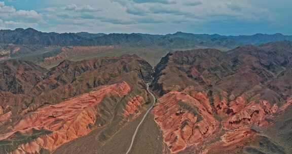 荒野中的道路