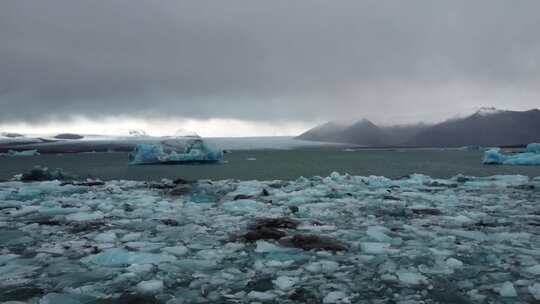 4k航拍冰岛杰古沙龙冰川泻湖冰堆