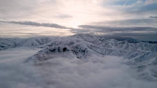 青海青藏高原橡皮山雪山云海航拍盛景视频素材模板下载