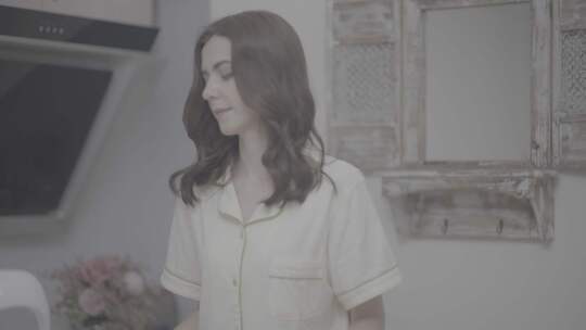 居家女性室内休闲场景