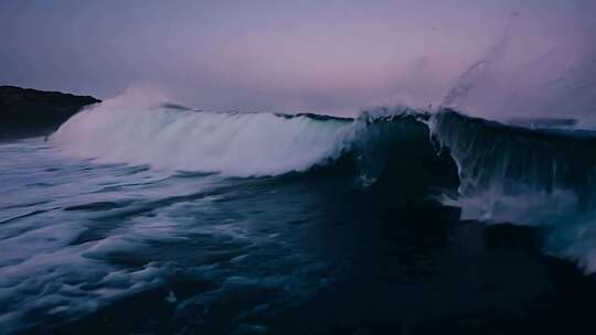 航拍大海海岸线海浪FPV穿越机